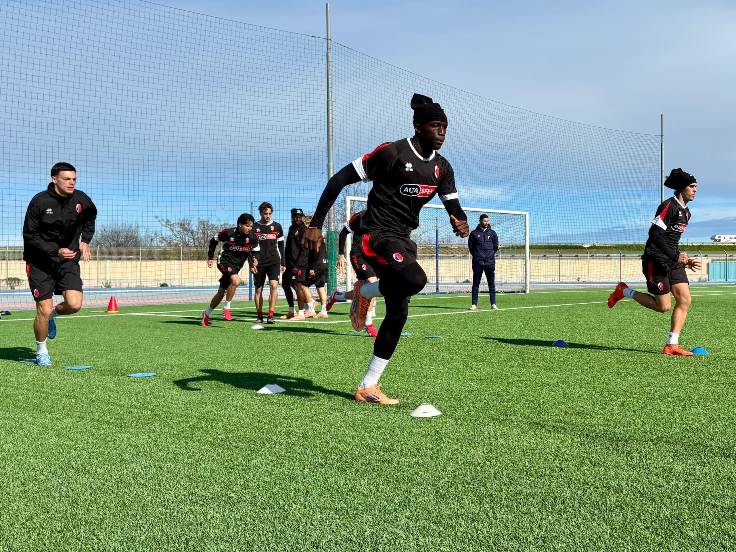 i nuovi acquisti del calciomercato invernale del Bari Çuni e Traore, al lavoro con la squadra.